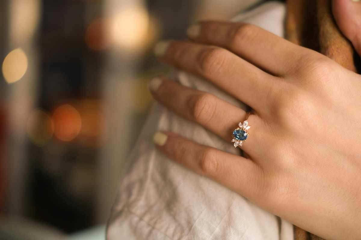 Beleza completa: como combinar anéis e esmaltes sofisticados