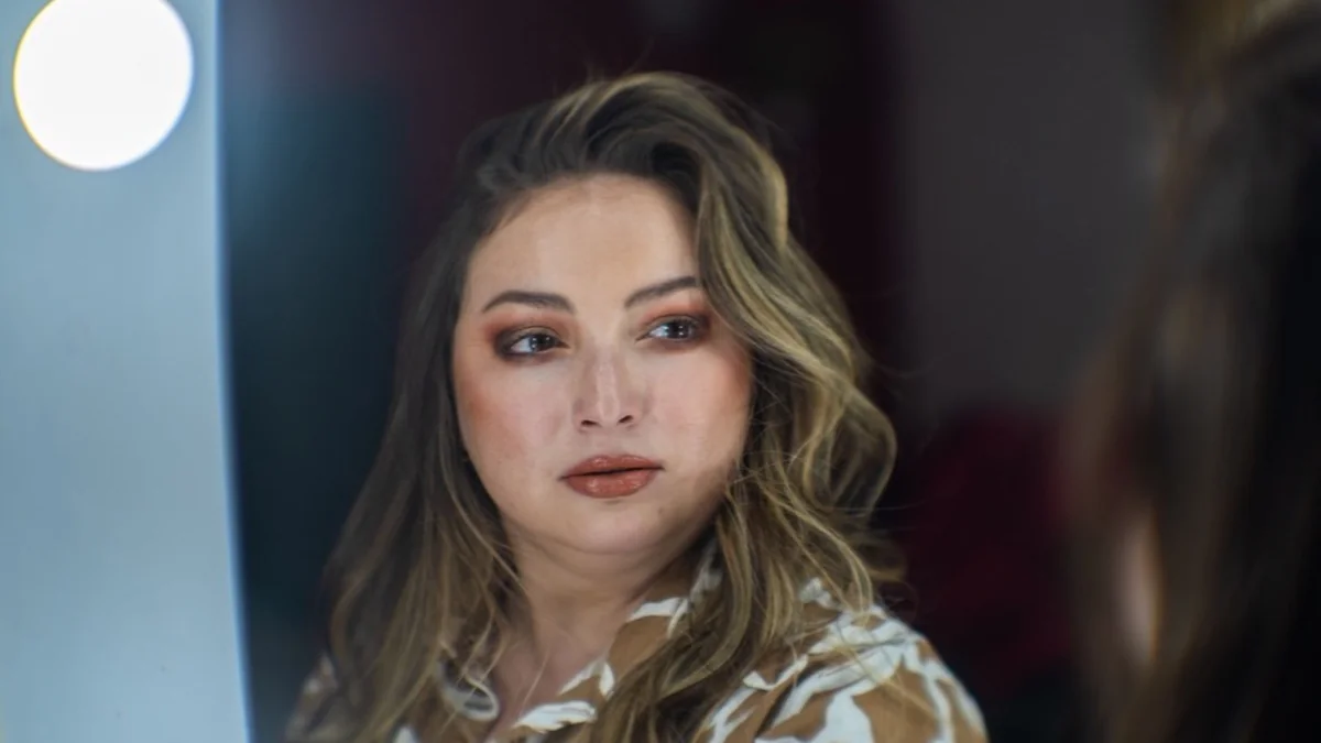 Descubra o que significa glow up em português e a origem do termo