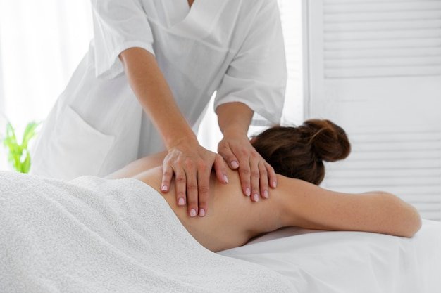 A Escolha da Clínica que Faz Massagem Modeladora: Qualidade, Técnica e Resultados na Sua Região