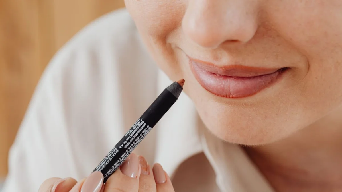 Preenchimento Labial: Técnicas Modernas, Harmonização Natural e Cuidados Pós-Procedimento